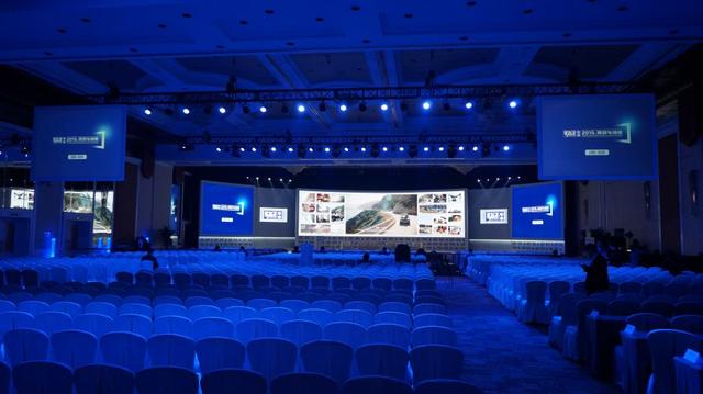 公司年会选择章鱼直播，让你的年会创意无限！